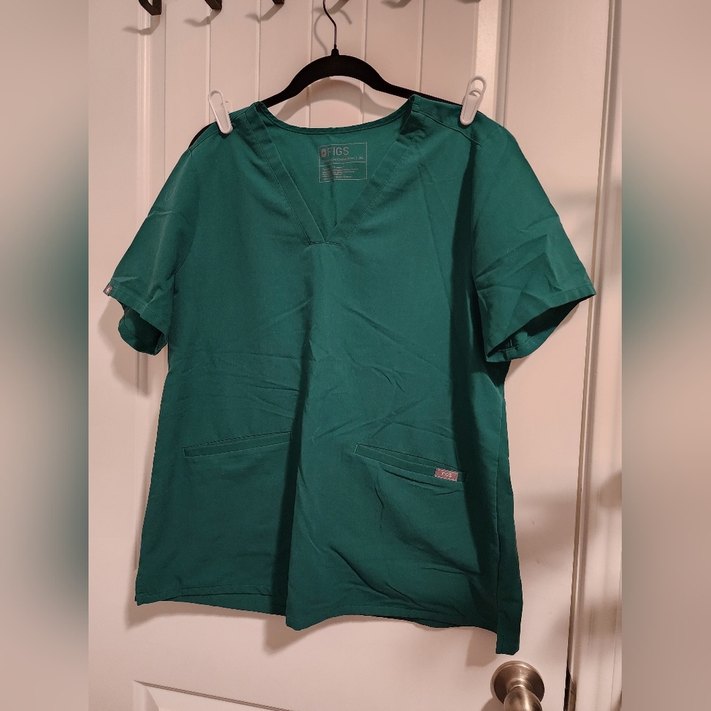 Figs Casma scrub top